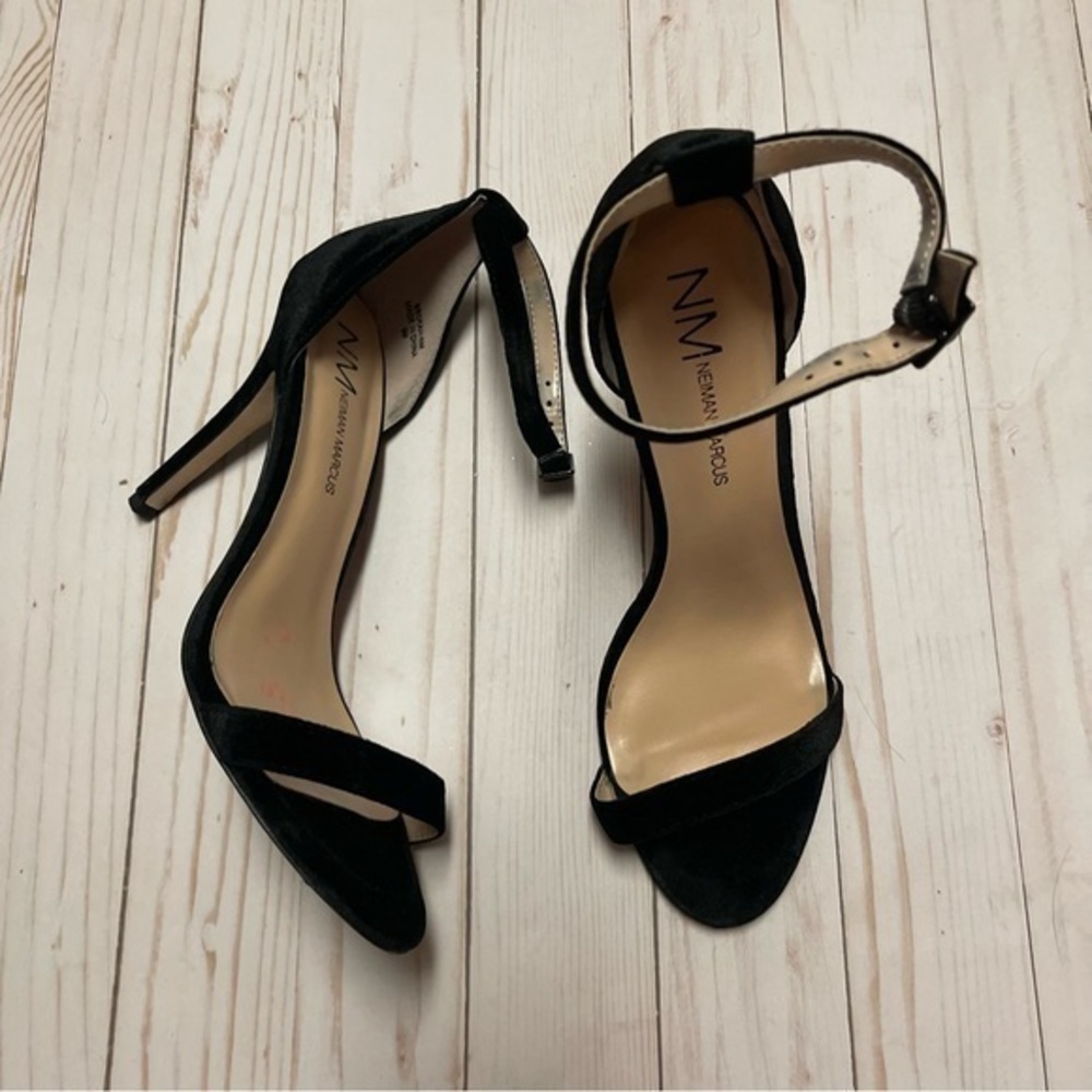 Neiman Marcus Black Velvet Strappy Beckah Heels Adjustable Strap Women's Size 9